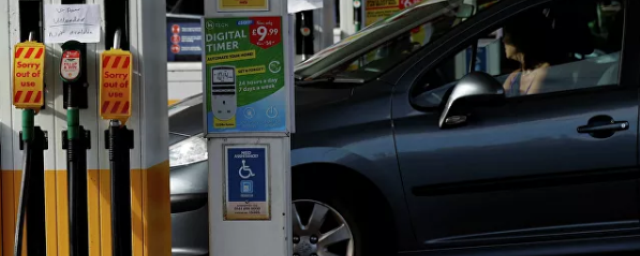 Британская EG Group вводит лимит на продажу бензина в 30 фунтов на человека из-за ажиотажа